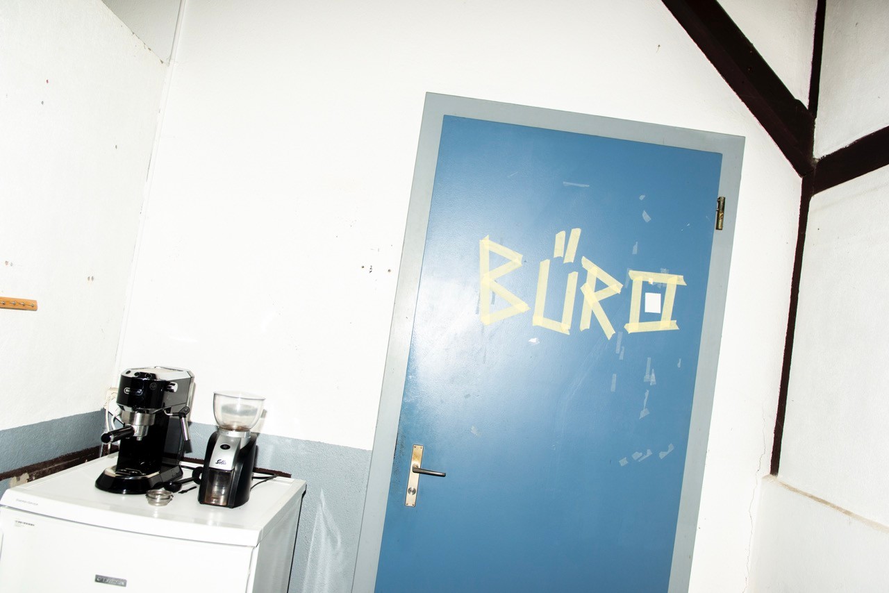 A door that says büro